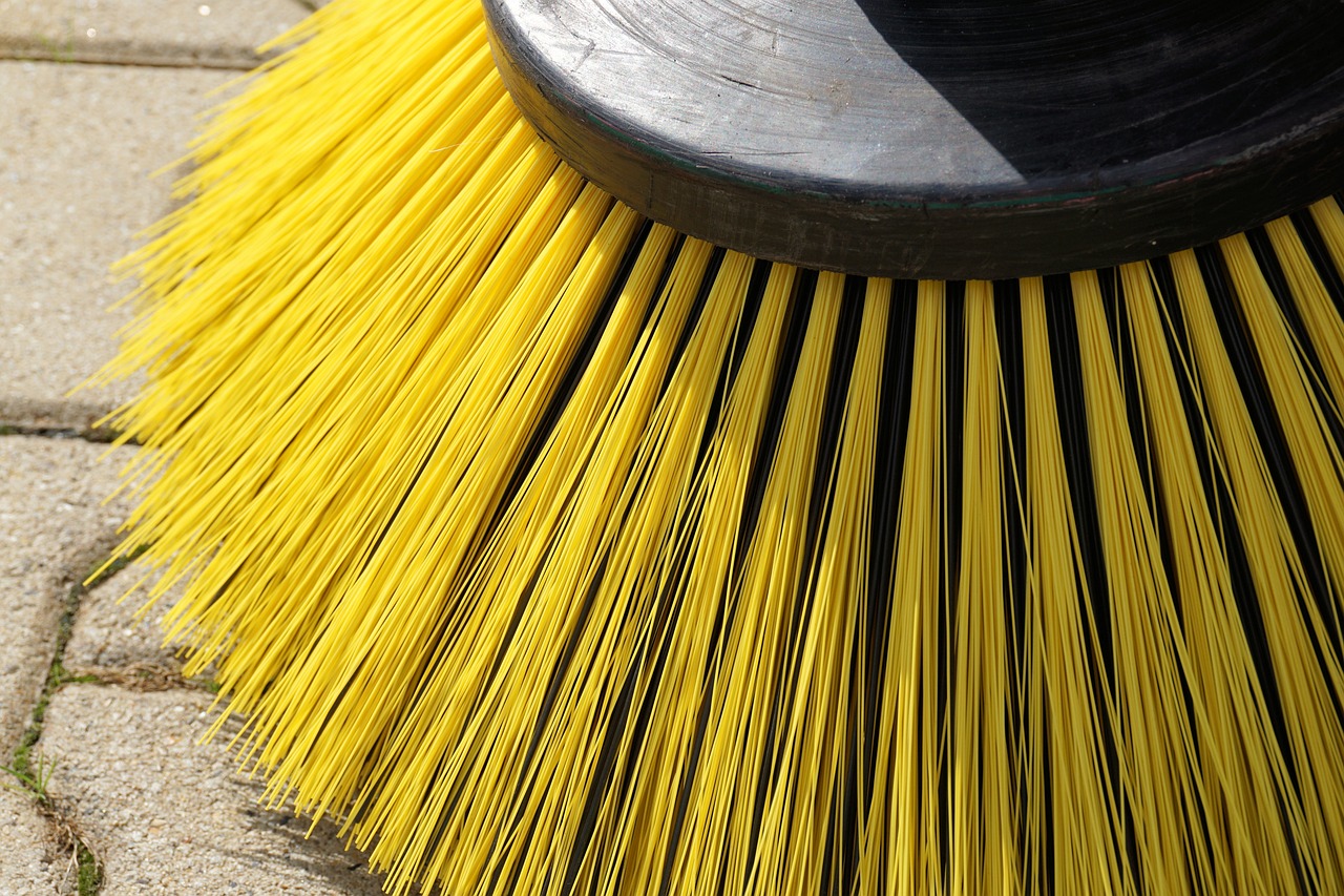 How to Create a Weekly Cleaning Schedule for Your Home